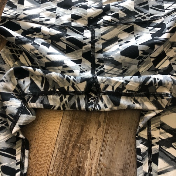 VS Knockout Leggings - size small - Picture 5 of 5